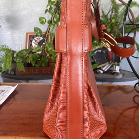 Louis Vuitton Kenyan Fawn EPI Leather Sac D’Epaule PM Bag - Picture 10 of 16